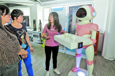 全国“双创”周新疆分会场 创客空间激发创新活力，人工智能双创服务平台赋能未来